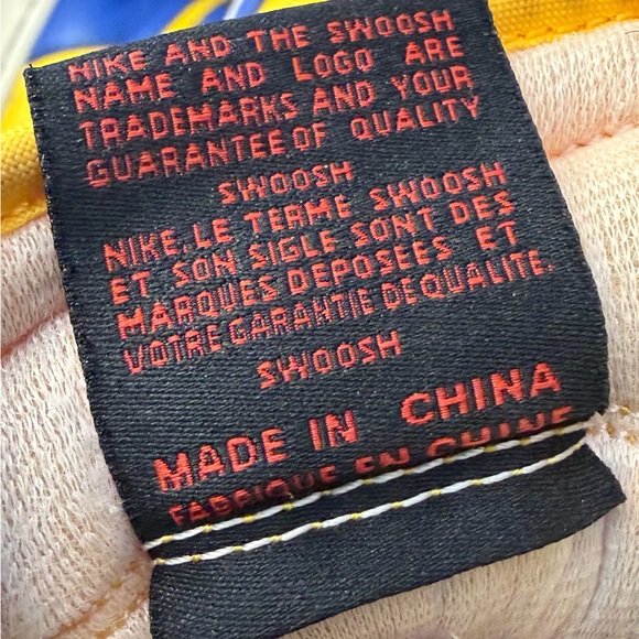 Nike Air Jordan 1 High Woman Size 10 / Men 8.5 Sneakers Running Shoes FD2596-700 - Picture 6 of 15